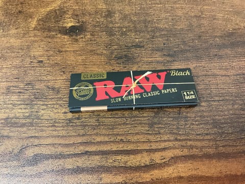 Raw Black Classic 1 1/4 Papers