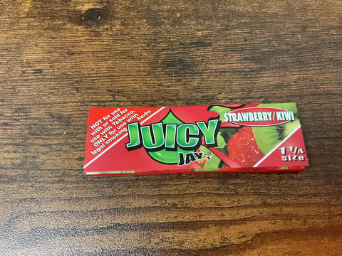 Juicy Jays 1 1/4 Strawberry Kiwi Papers