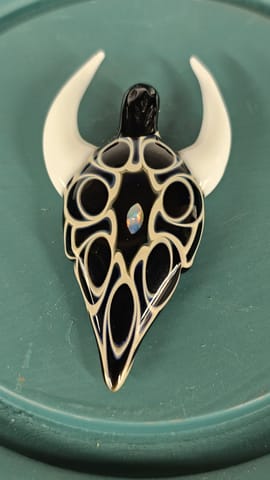 Hemlock x Mogli | Pendy | Black/White Skull Horns