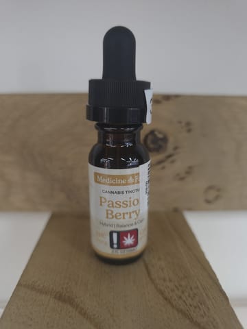 Medicine Farm Botanicals | 1:1 Hybrid Passion Berry Tincture | 15mL