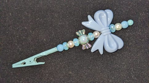 Synthetic Clip with Bow (blue)