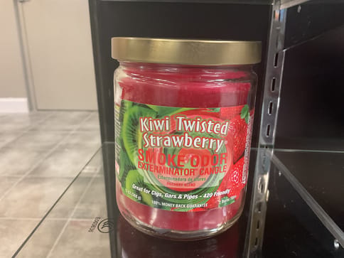 Kiwi twisted strawberry candle