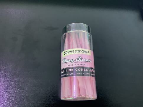 Blazy susan - pink cones (50 king size cones)