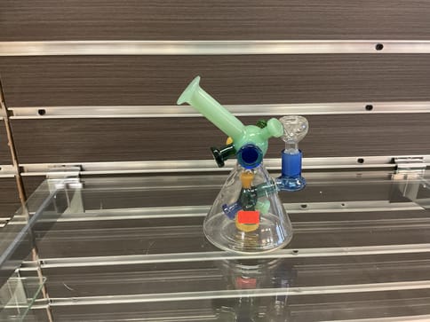 Chemist Atom Bong