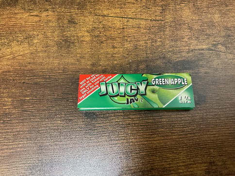 Juicy Jays 1 1/4 Green Apple Papers