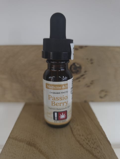 Medicine Farm Botanicals | 1:1 Hybrid Passion Berry Tincture | 15mL
